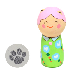 小さい瓶の中のこけし